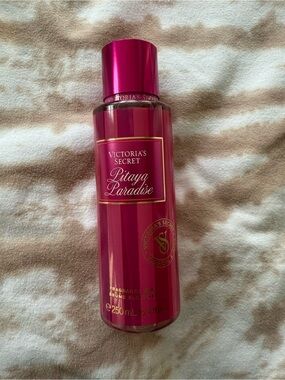Victoria's Secret Pitaya Paradise Fragrance Mist